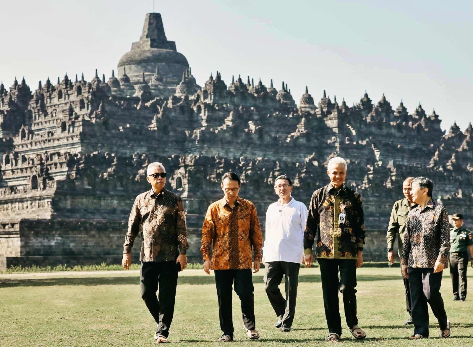 Ganjar Pranowo dampingi Kaisar Jepang di Candi Borobudur