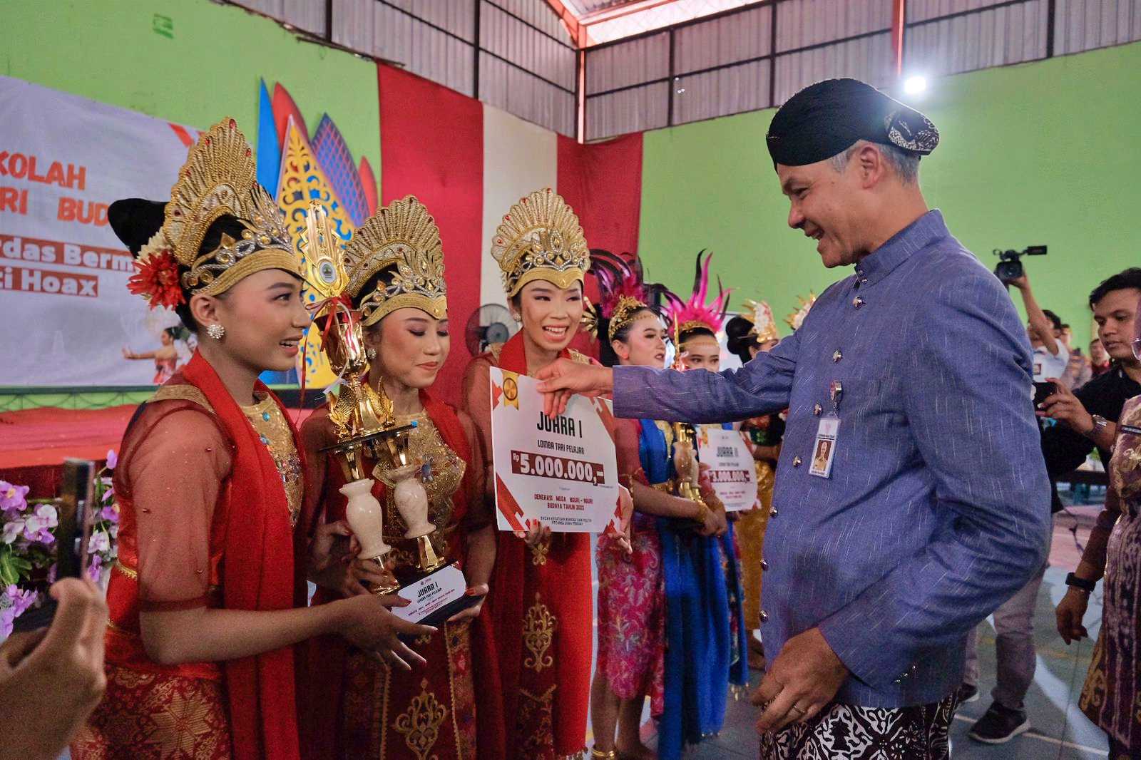 Ganjar Pranowo saat di SMAN 1 Kradenan, Kabupaten Grobogan