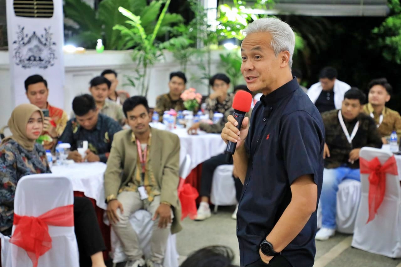 Ganjar Pranowo saat temui Puluhan mahasiswa yang tergabung dalam Himpunan Mahasiswa Ilmu Politik (Himapol) Indonesia