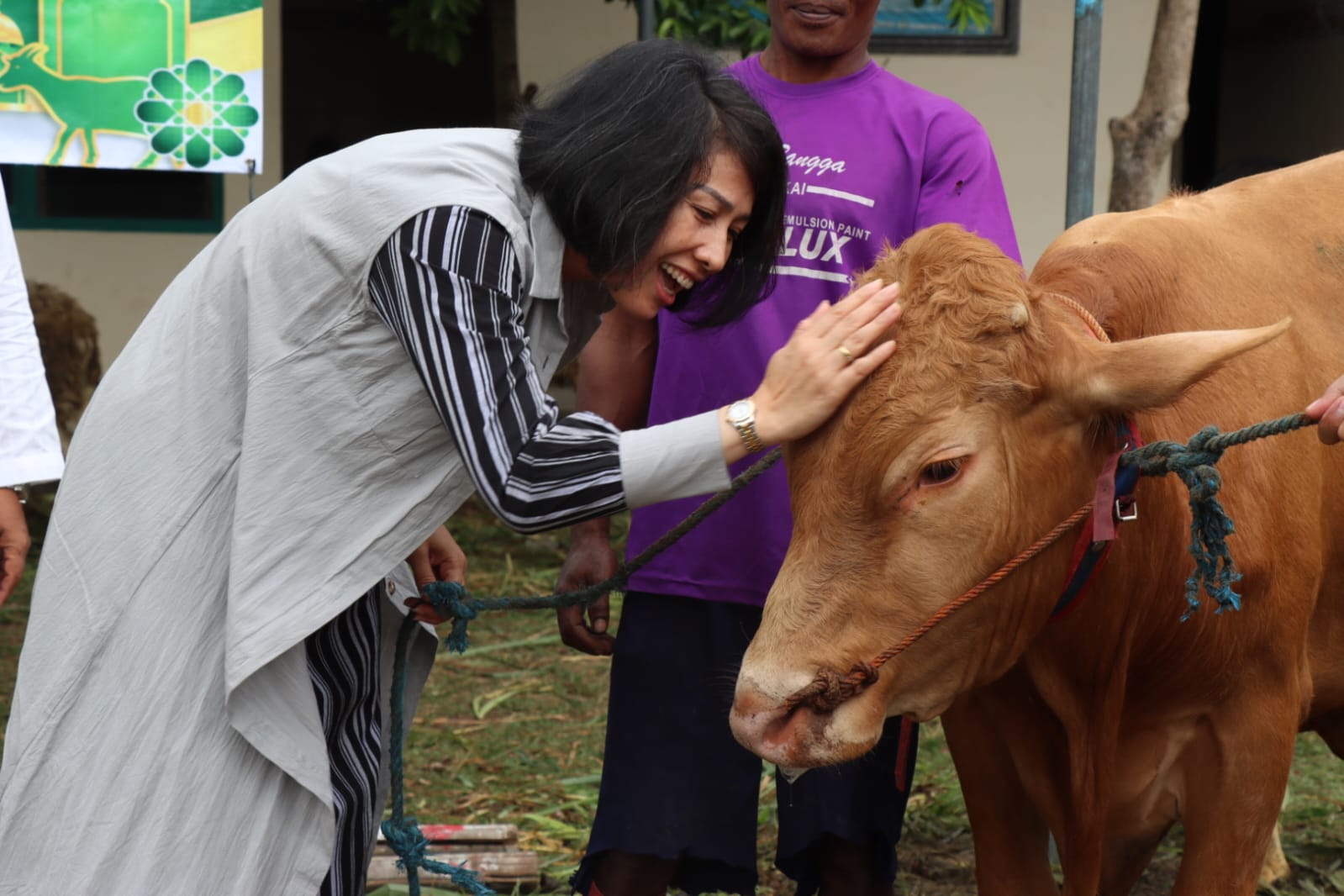 Idul Adha 1444 H, Polres Magelang Kota Serahkan Hewan Kurban Kepada Warga