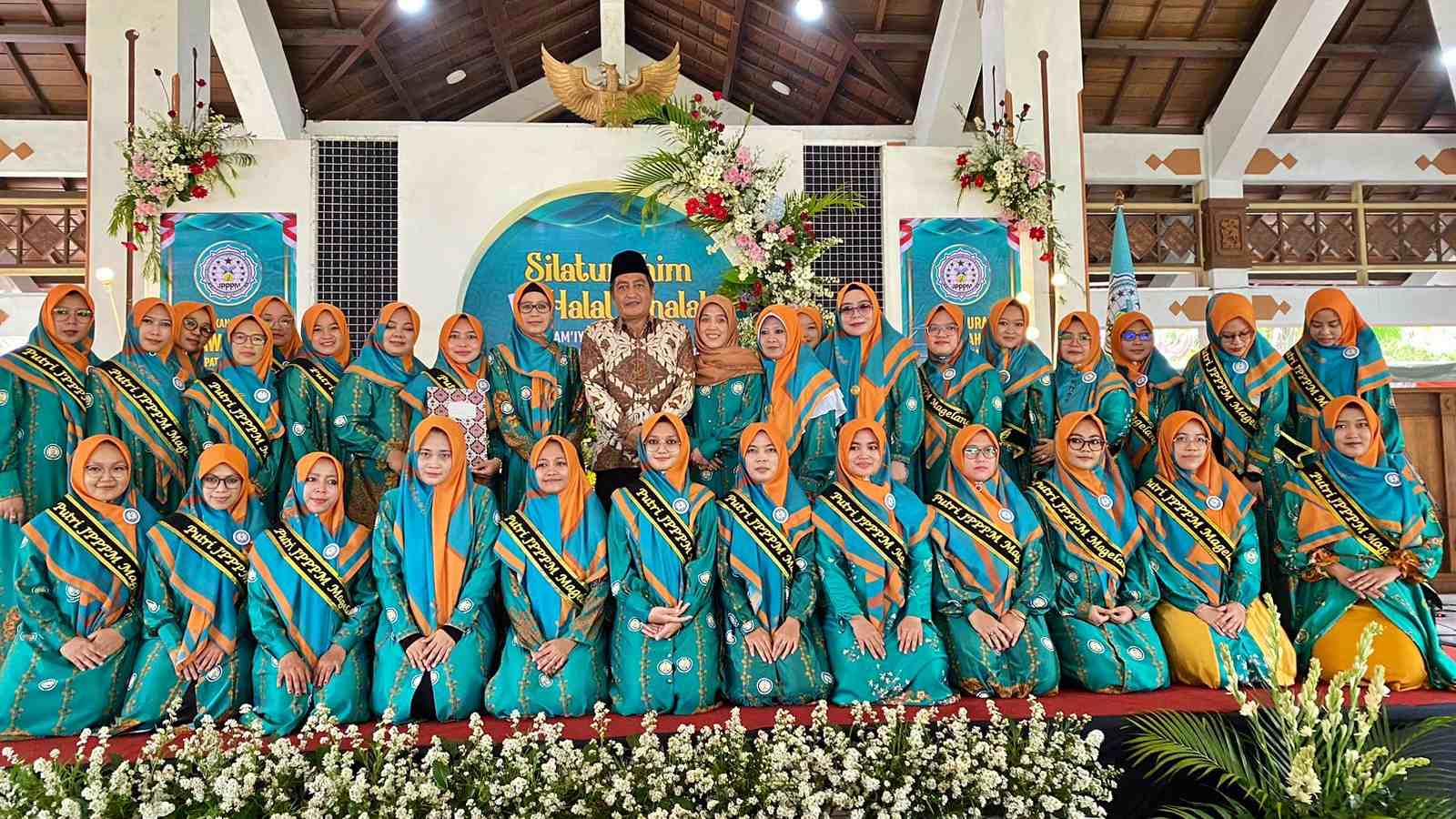 Jamiiyah Perempuan Pengasuh Pesantren dan Mubalighoh (JPPPM) Kabupaten dan Kota Magelang bersama Bupati Magelang