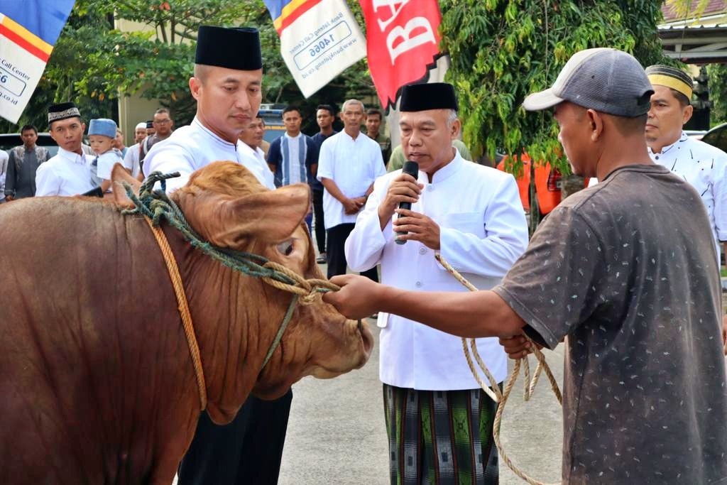 Kapolresta Magelang saat berikan hewan kurban idul adha 2023