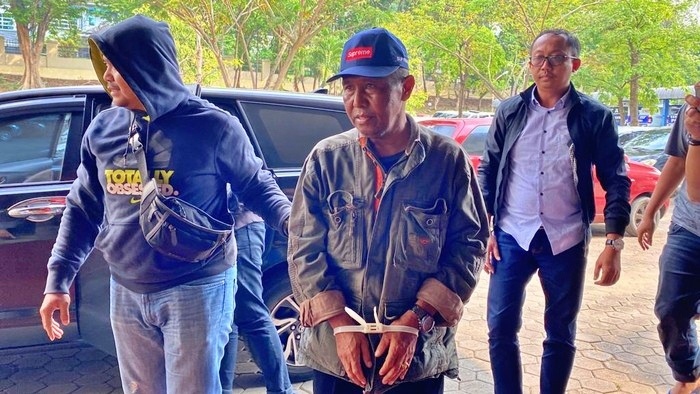 Mantan Kades di Magelang yang terjerat kasus perdagangan orang atau TPPO saat diamankan Polda Jateng