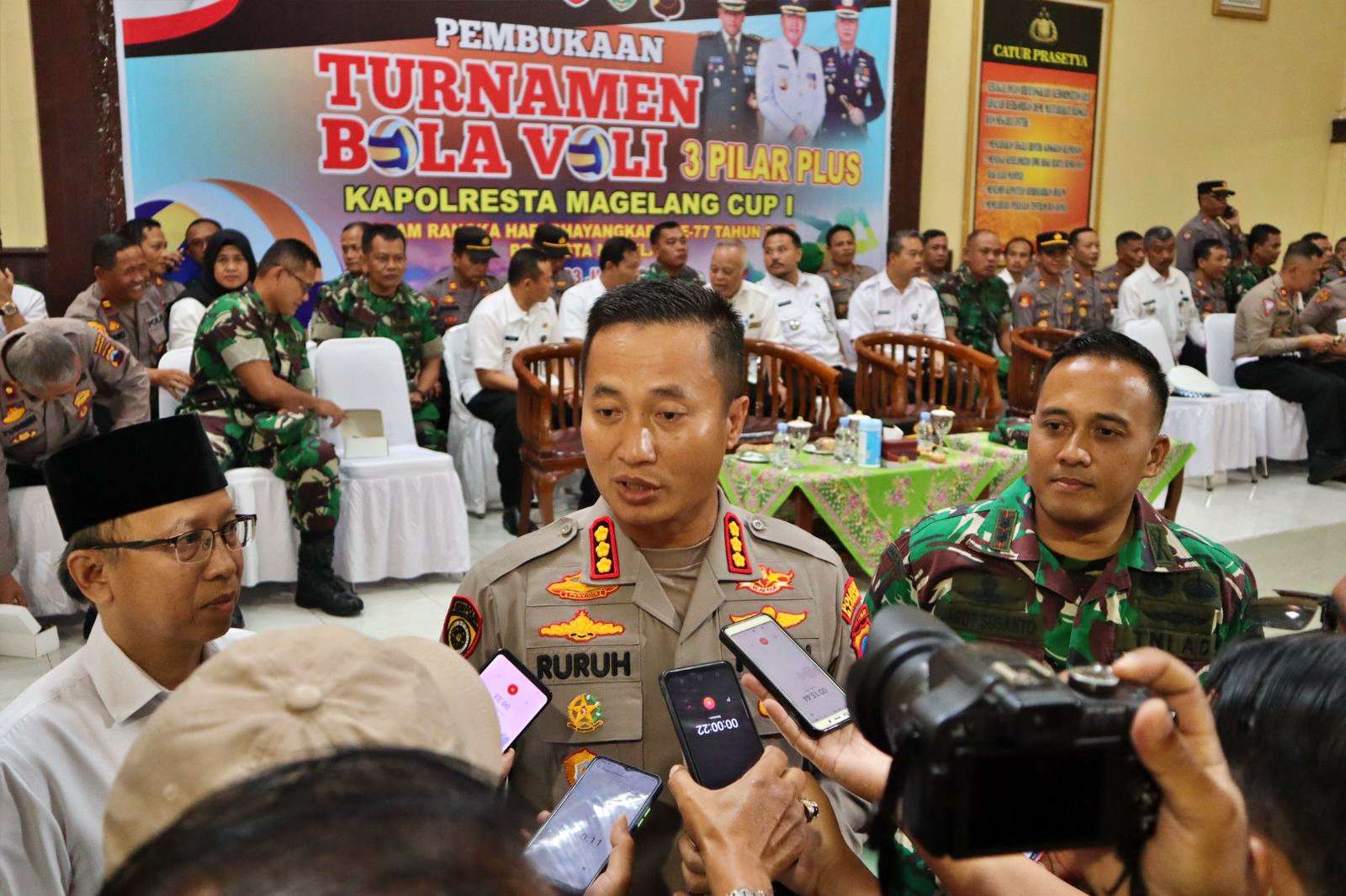 Pembukaan Turnamen Bola Voli Tiga Pilar Plus Piala Kapolresta Magelang Cup 1