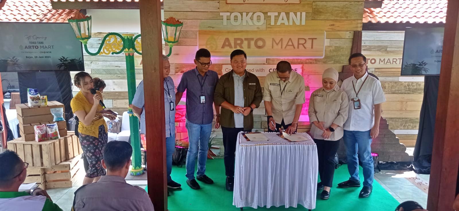 Peresmian Toko Arto Mart di Borobudur,