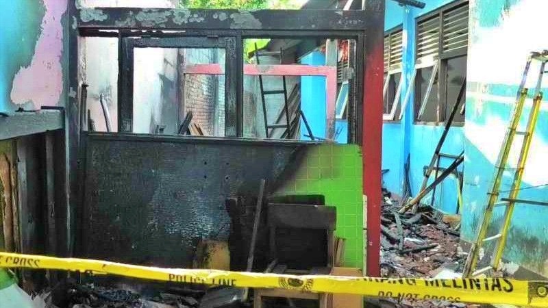Sebuah bagian bangunan sekolah di Temanggung dibakar oleh siswa SMP