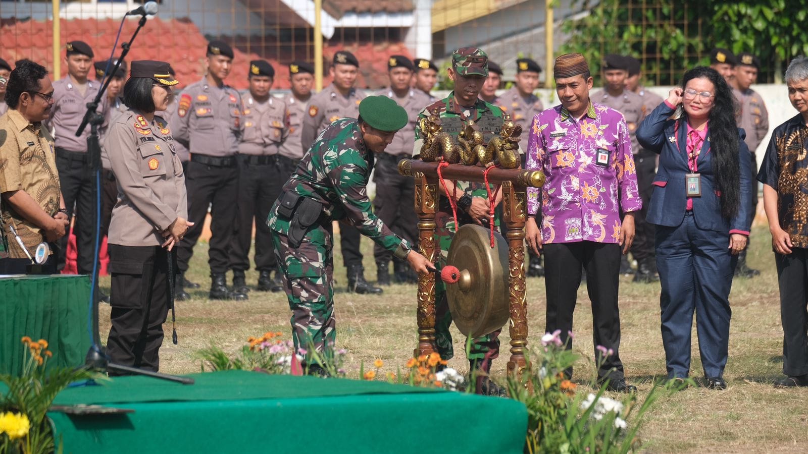 Resmi Ditutup, TMMD Sengkuyung Tahap I 2023 Bangun Talud Pembatas Makam di Nambangan