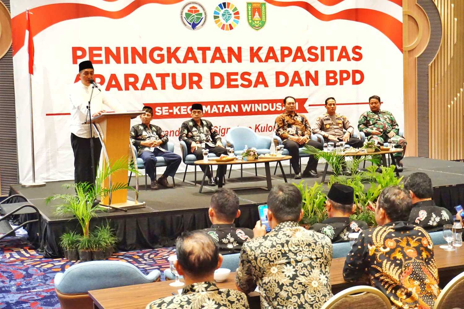 Bupati Magelang Zaenal Arifin saat memberikan arahan pada acara Peningkatan Kapasitas Aparatur Desa dan BPD Se Kecamatan Windusari