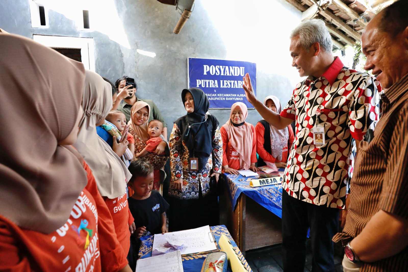 Ganjar Pranowo saat temui para penyuluh KB dan Kader Posyandu di Tegal