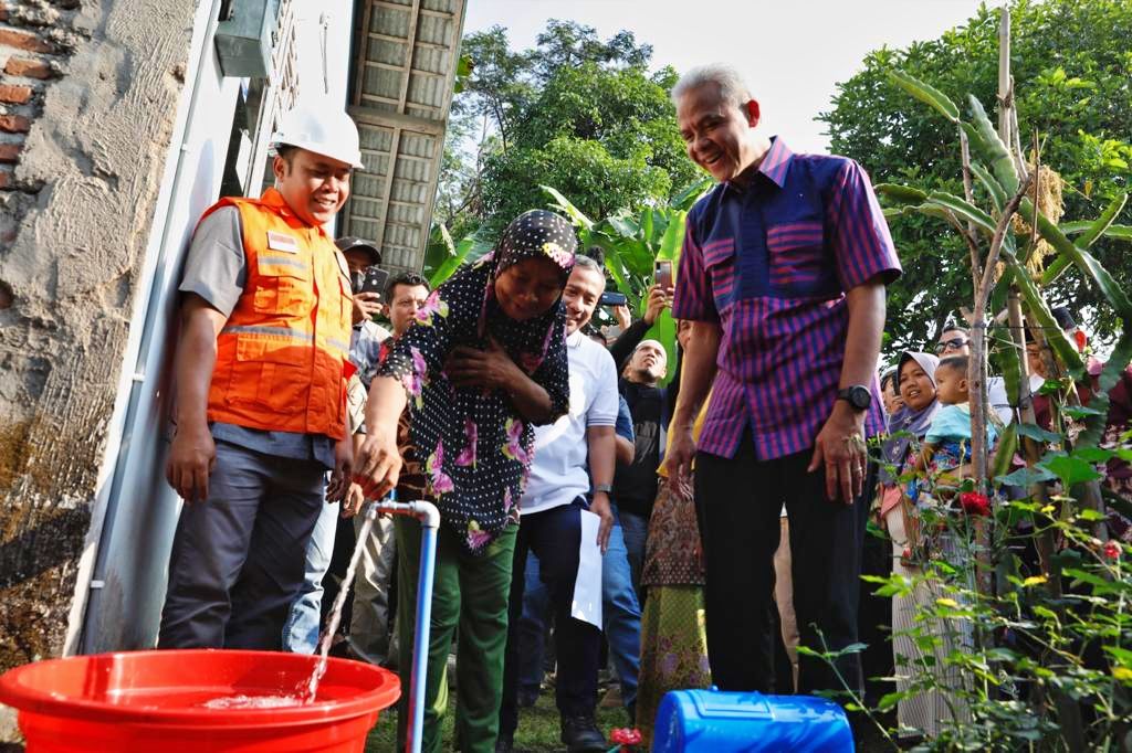 Gubernur Jawa Tengah Ganjar Pranowo mengecek pembangunan dan distribusi sistem penyediaan air minum (SPAM) di Pemalang