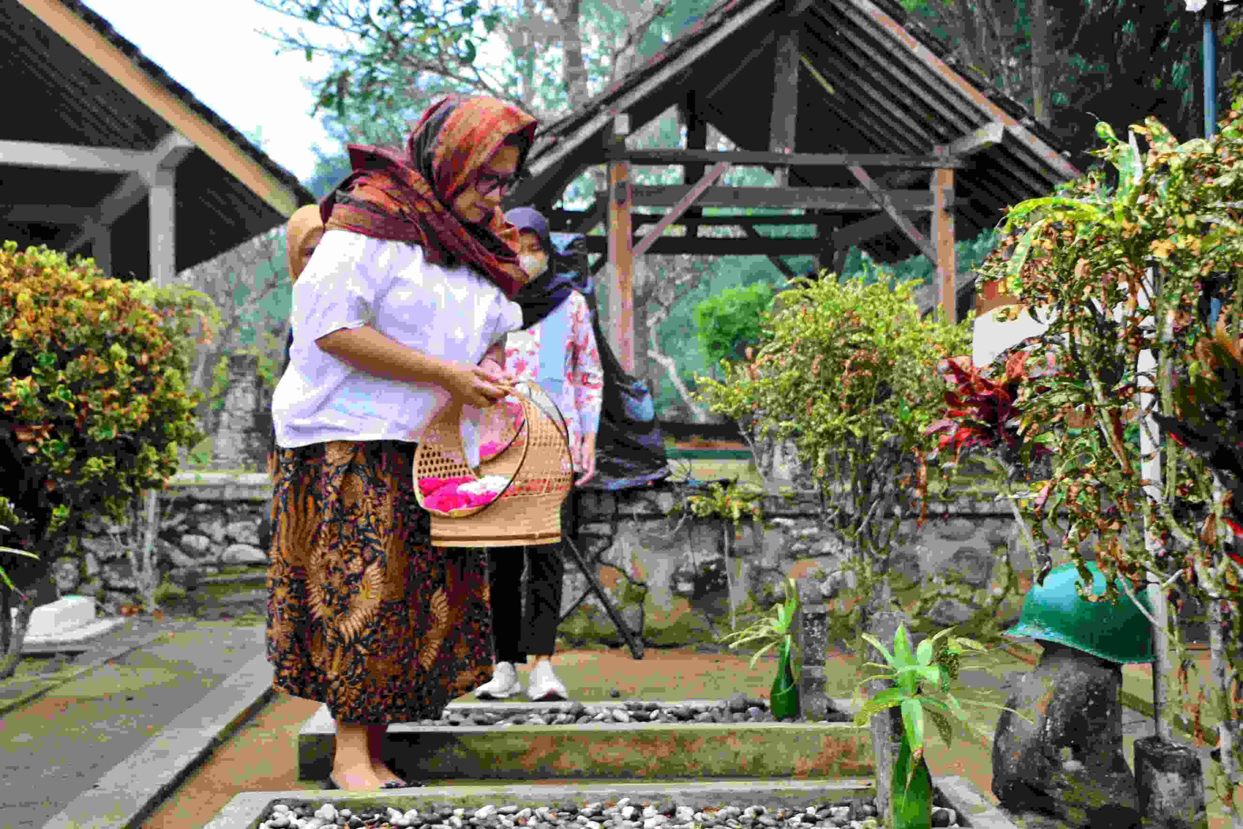 HUT TWC Ke-43, Ziarah Ke Makam Dirut Pertamanya di Borobudur