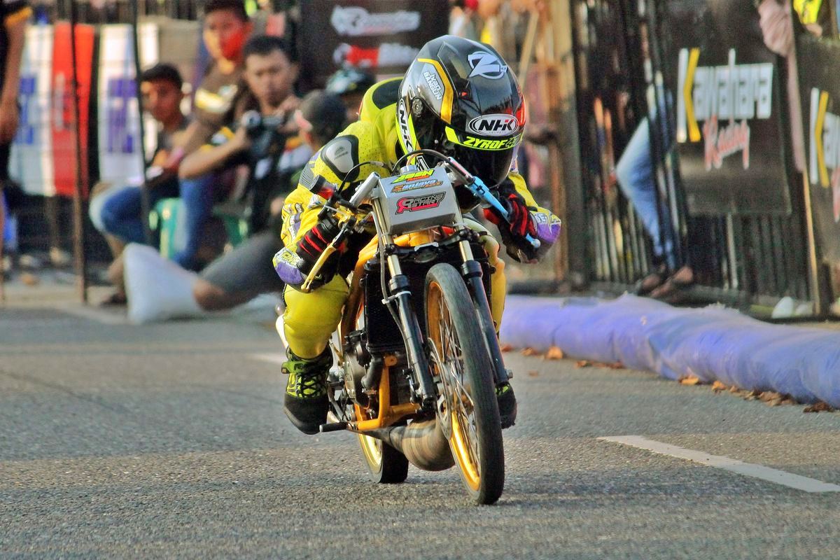 Ilustrasi Drag Bike