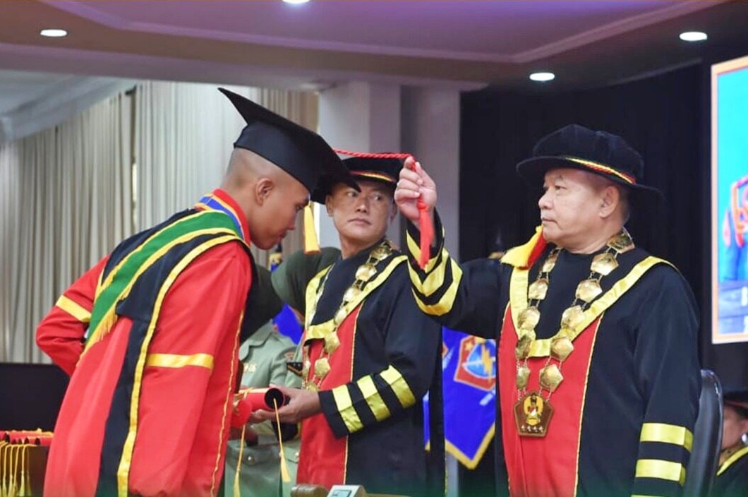 Kepala Staf Angkatan Darat (Kasad) Jenderal TNI Dr. Dudung Abdurachman, menutup secara resmi Pendidikan Taruna Akademi Militer
