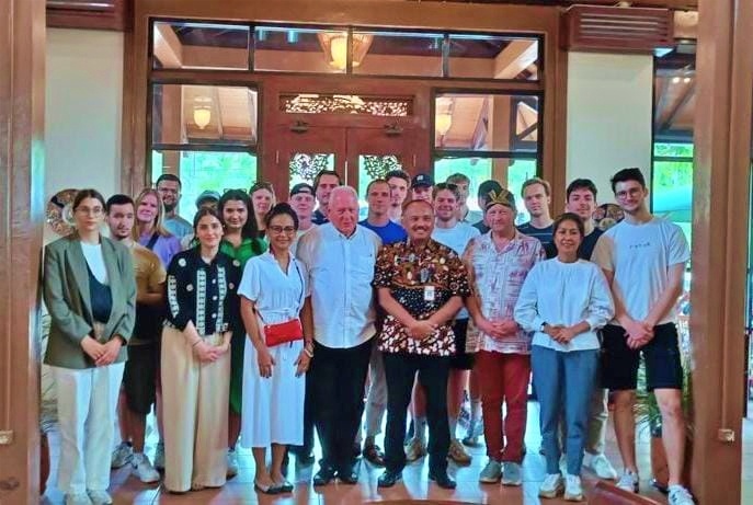 Mahasiswa University of Antwerp Belgia Mengunjungi Candi Borobudur dan Shailendra Bistro