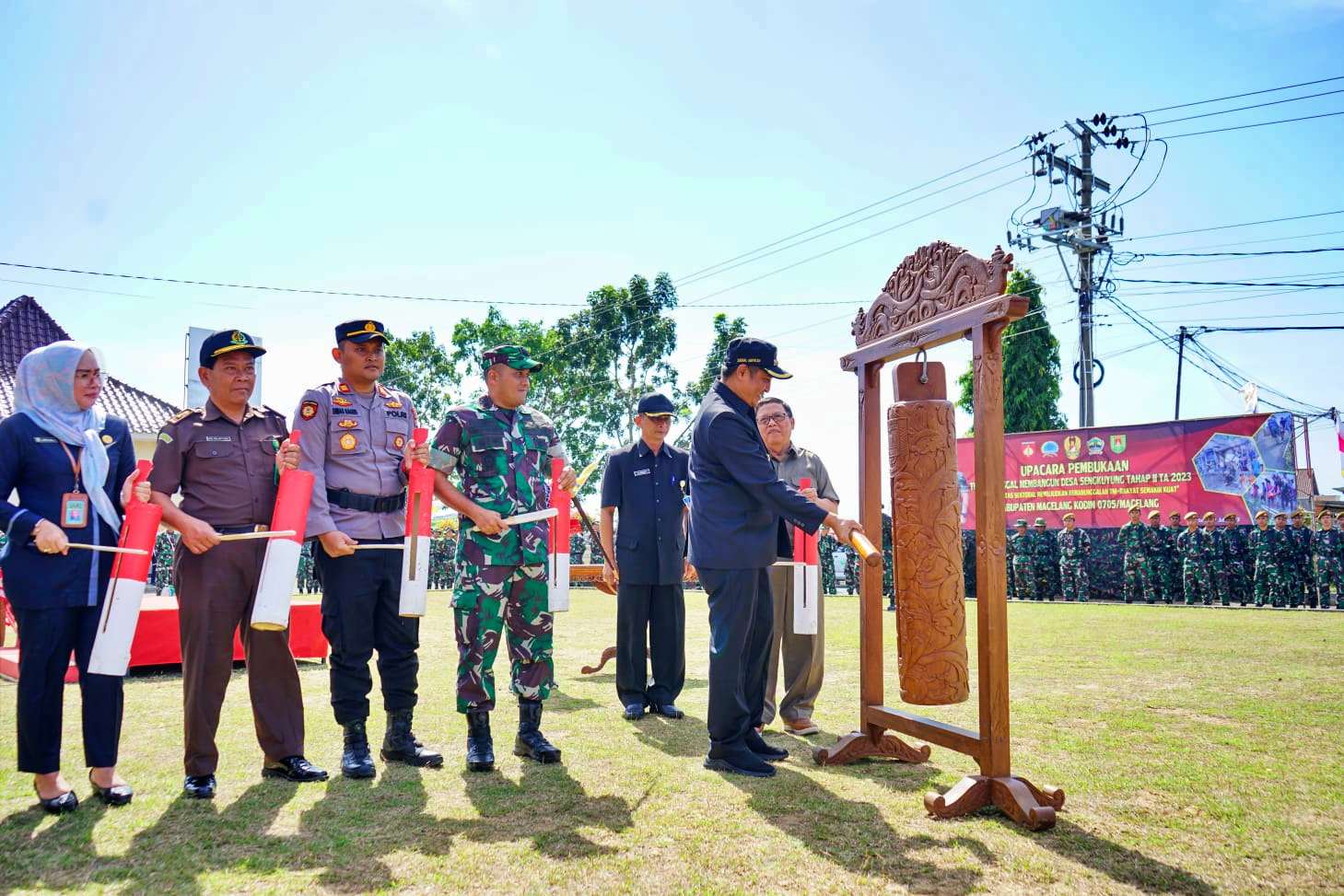 Pembukaan TMMD Sengkuyung Bareng 2023 di Halaman Kantor Kecamatan Bandongan oleh Bupati Magelang