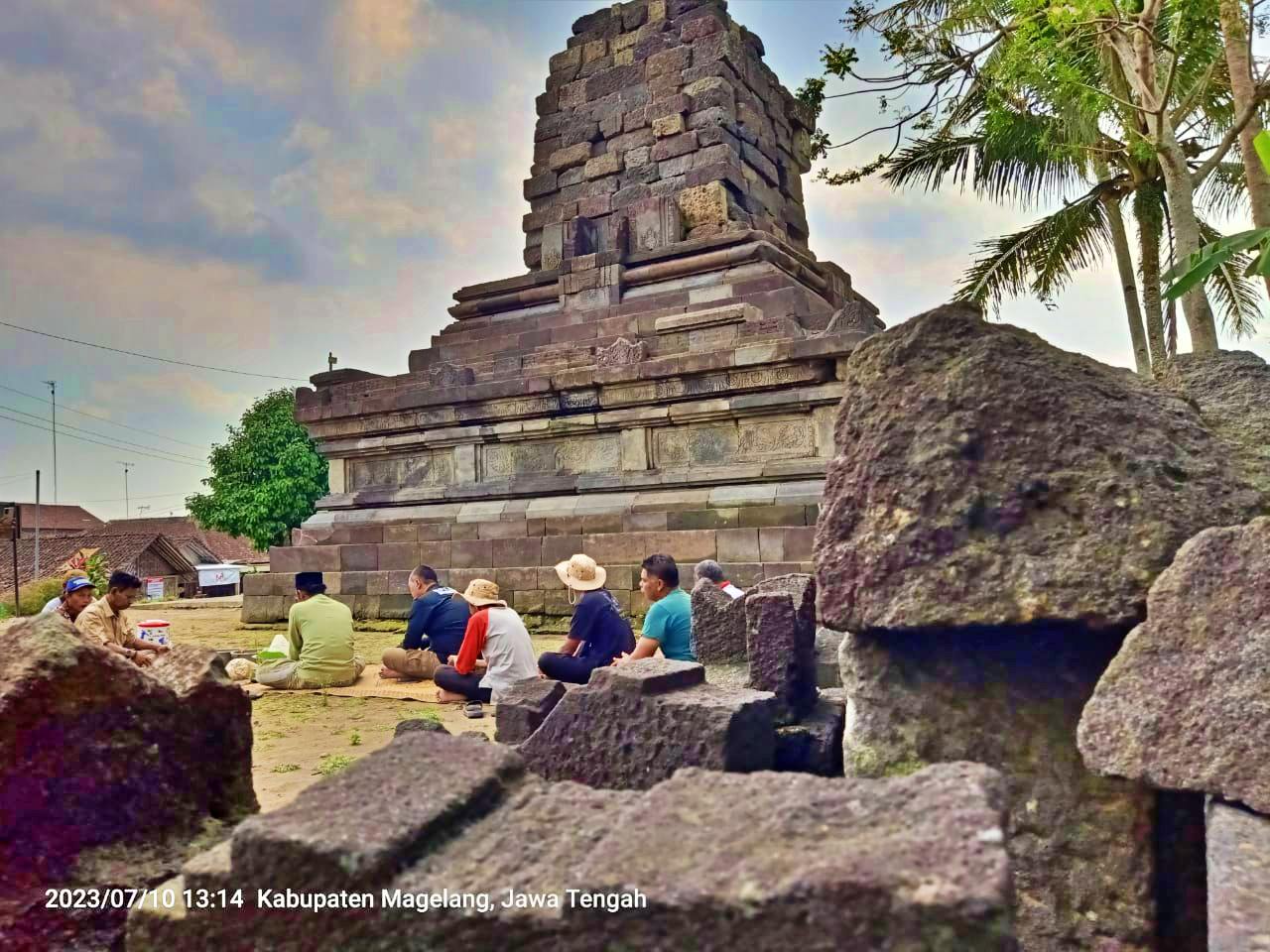 Slametan persiapan pemindahan atau pemugaran Candi Lumbung di Magelang
