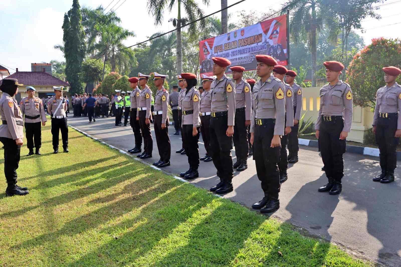 Taruna Akademi Kepolisian tingkat I angkatan 57 Adhi Wiratama melaksanakan Latihan Kerja (Latja) di Polresta Magelang