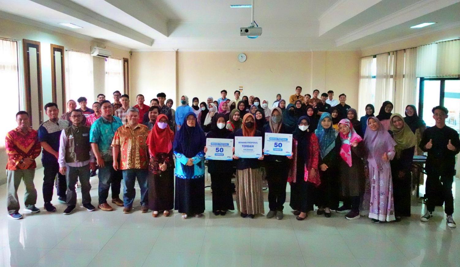 Universitas Muhammadiyah Magelang (UNIMMA) melalui Lembaga Pengembangan Mahasiswa (LPMa) memberikan apresiasi bagi 50 tim mahasiswa PKM-PPK Ormawa dengan proposal terbaik