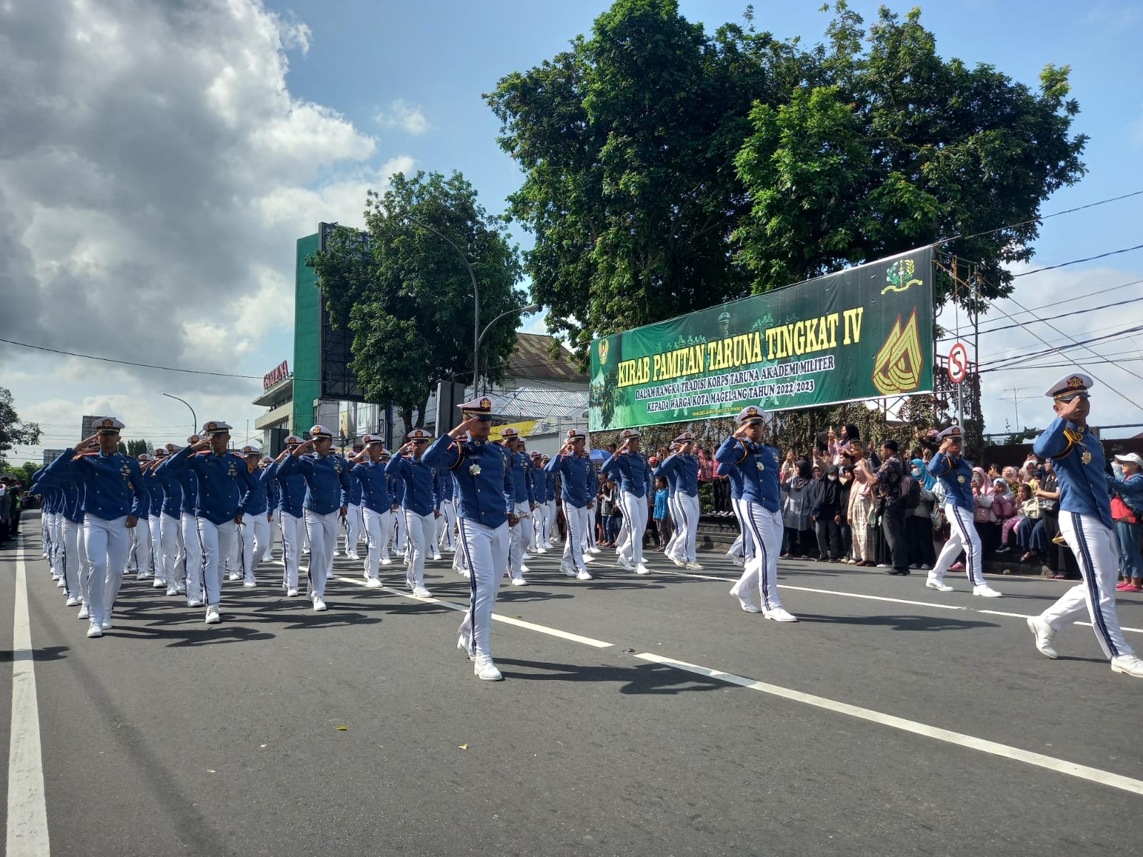 Usai Pendidikan, Taruna Tingkat IV Akmil Pamitan kepada Warga Magelang