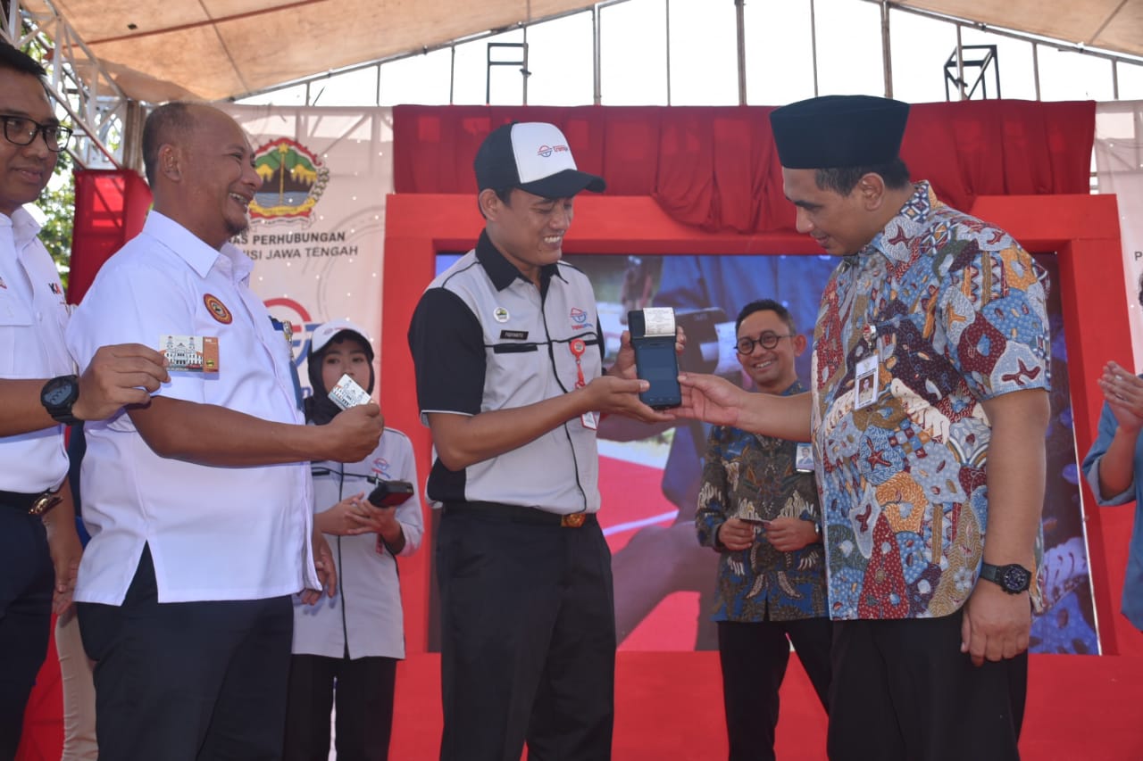 Mudahkan Penumpang BRT Trans Jateng, Fasilitas One Stop Cashless Payment Diresmikan