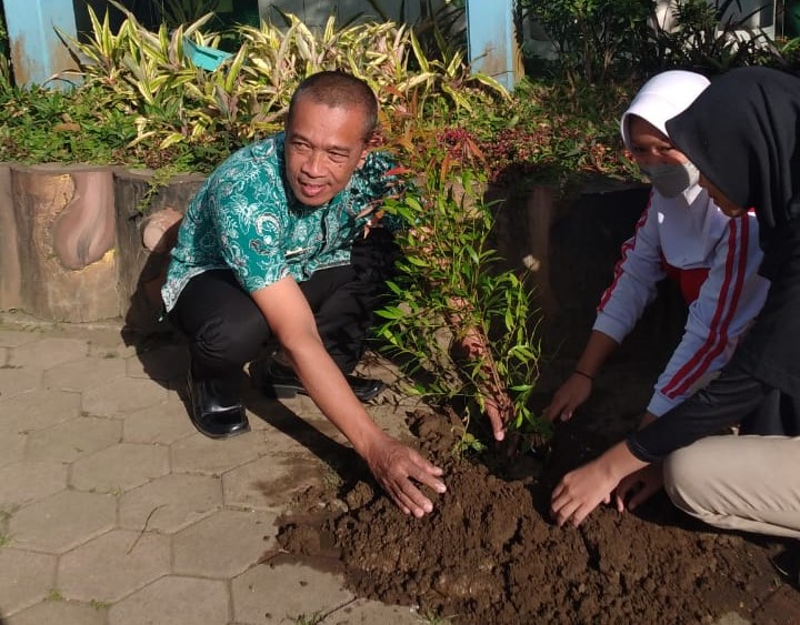 Forum Anak OBAMA dan APSAI Gelar Aksi Tanam Pohon Bersama Pelajar Kota Magelang