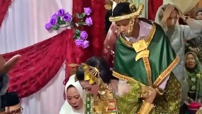 sang kakak menggantikan adik yang kabur saat hendak menikah