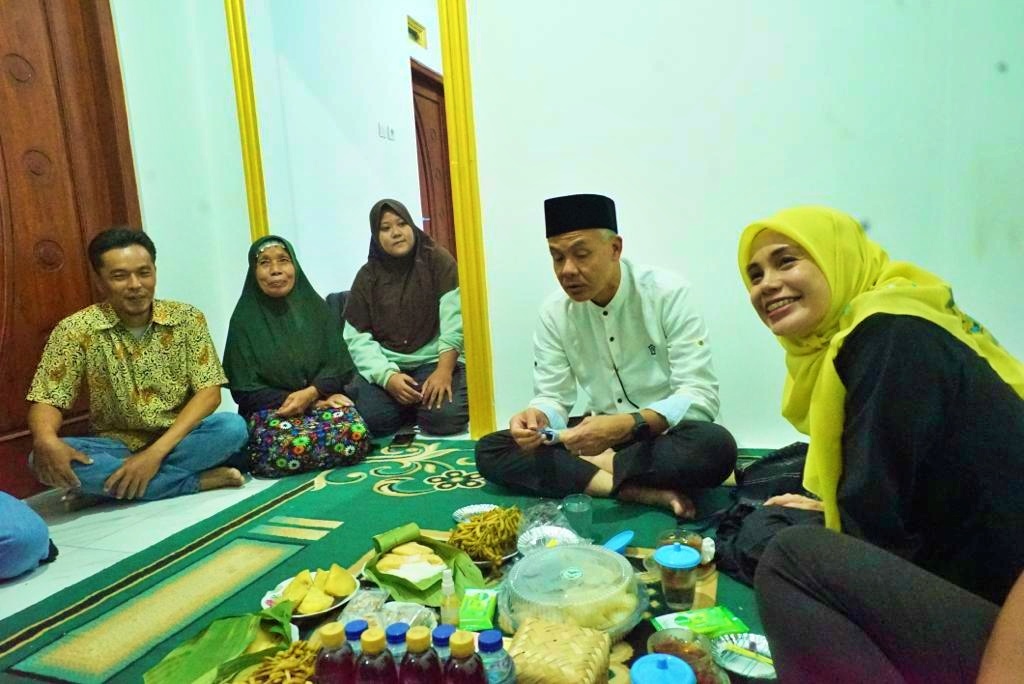 Ganjar Pranowo bersama Istri menginap di rumah warga