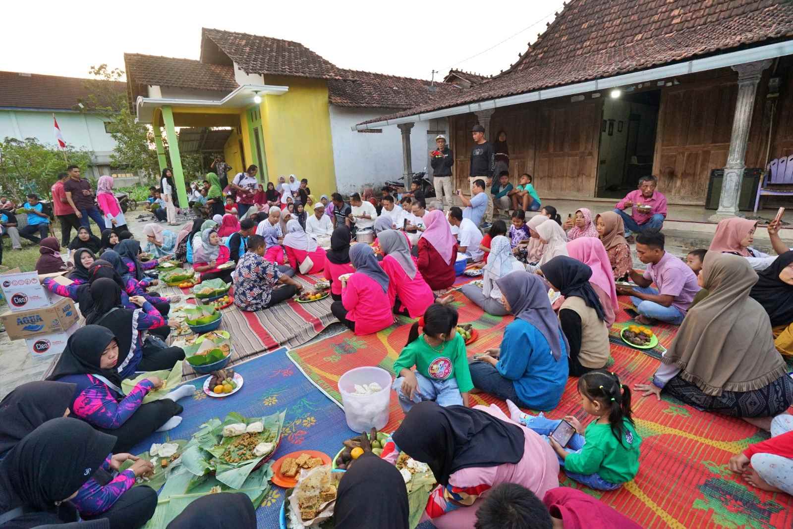 Ganjar Pranowo diajak sarapan bersama warga di Pati