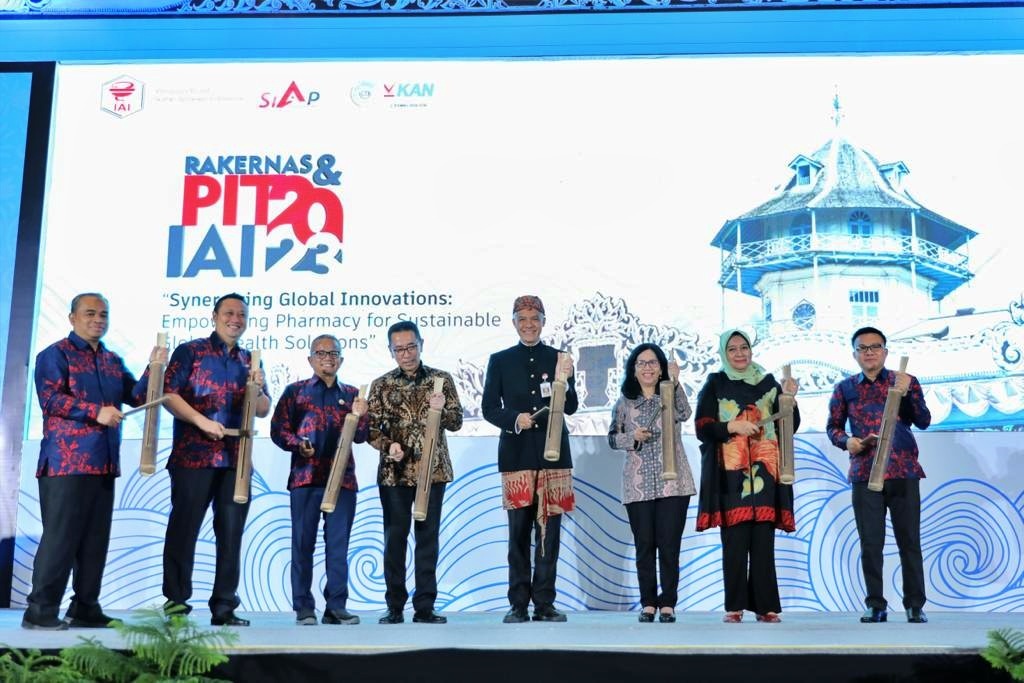 Ganjar Pranowo dorong apoteker untuk riset