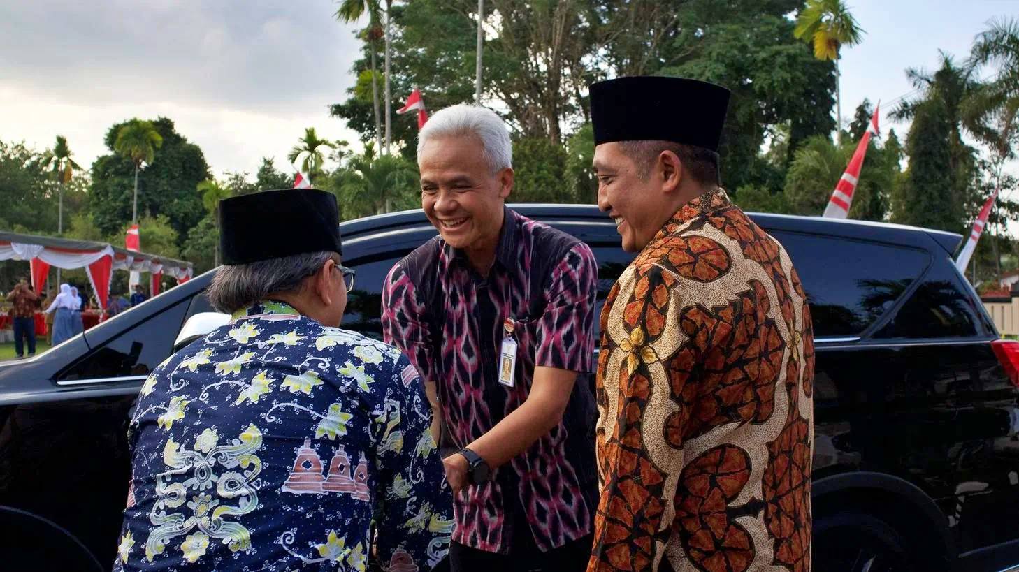 Ganjar Pranowo saat berkunjung ke Magelang disambut Sekda dan Bupati