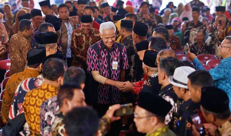 Ganjar Pranowo saat bertemua para Kades di Kabupaten Magelang