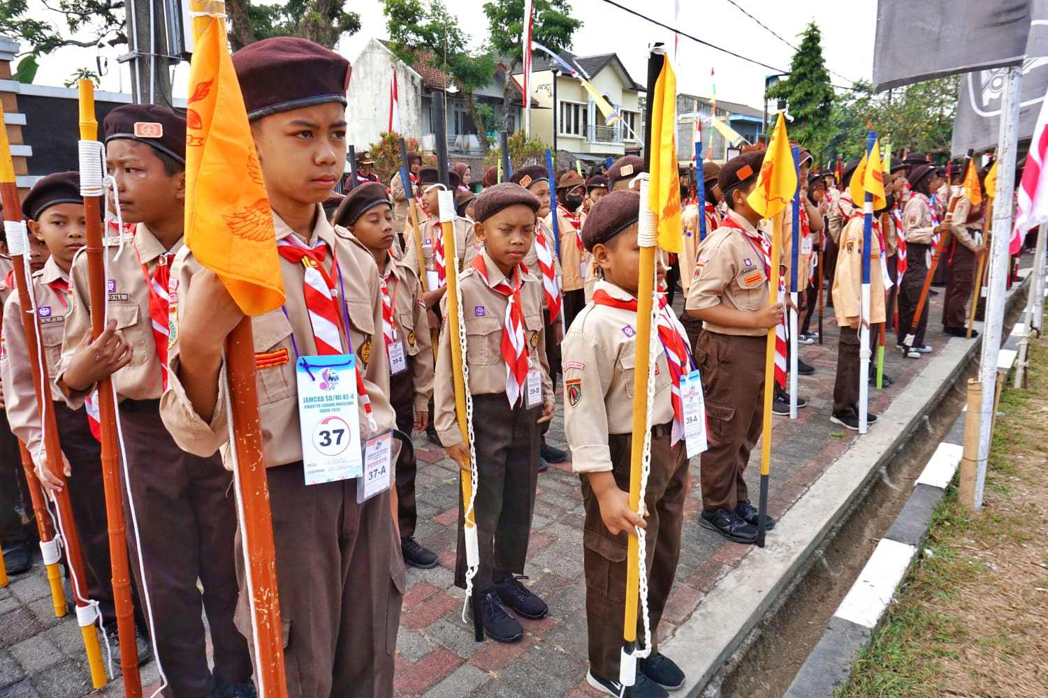 Jambore Penggalang SD MI Kwartir Cabang Tingkat Kabupaten Magelang Tahun 2023 di halaman Kantor Kecamatan Bandongan
