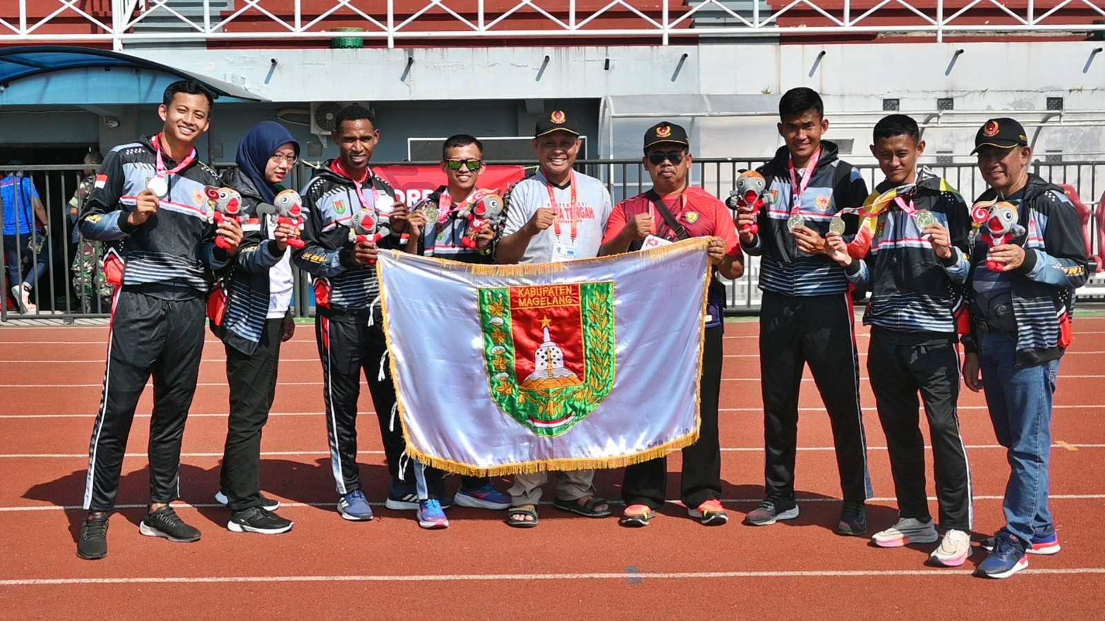 KONI Kabupaten Magelang saat bersama salah satu tim Cabor mereka di Porprov Jateng 2023