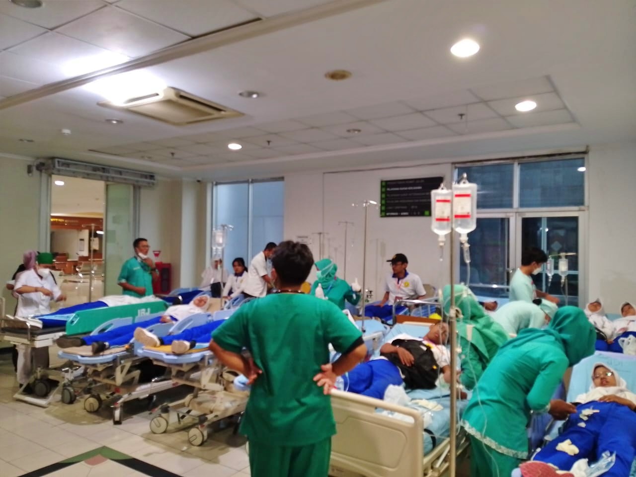 Mahasiswa UPN Veteran Yogyakarta Keracunan Massal sedang dalam observasi petugas medis