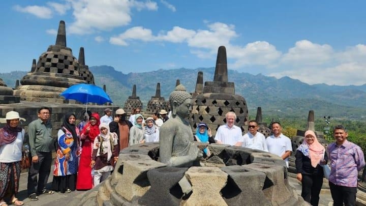Puluhan delegasi dari berbagai negara menyambangi Candi Borobudur dalam event ASEAN Intercultural and Interreligious Dialogue Conference (IIDC) 2023