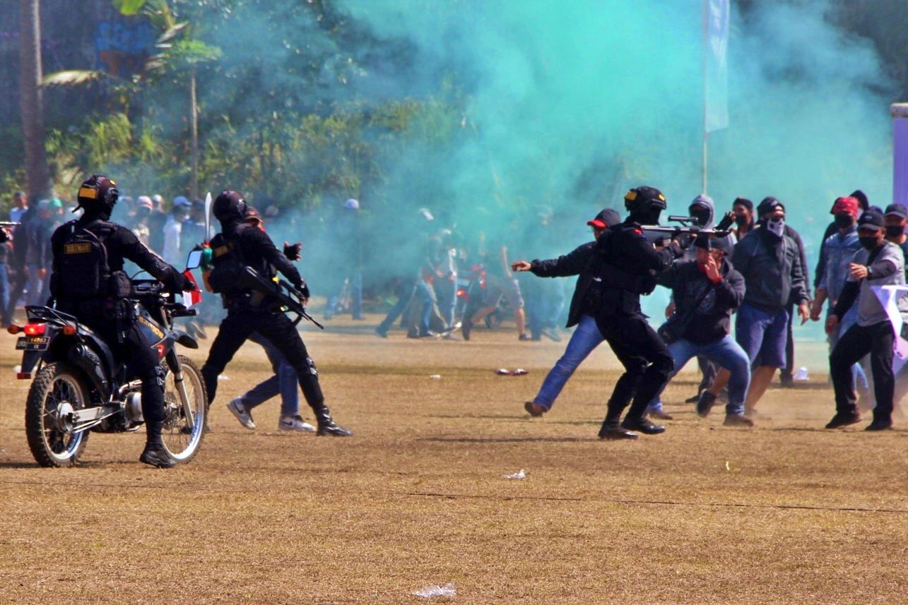 Simulasi Pospam Pemilu 2024 di Magelang bentrok massa dengan polisi