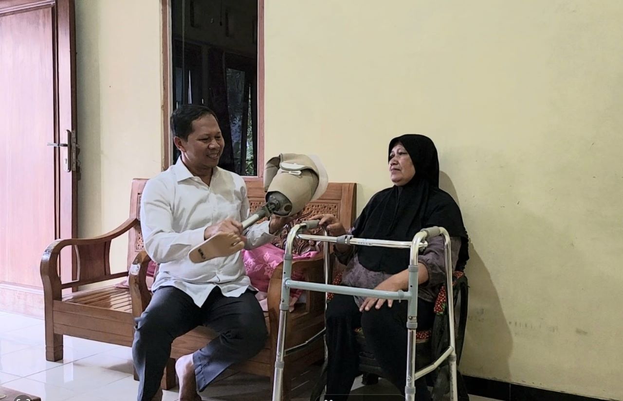 Dukung Penyandang Disabilitas Tetap Produktif, Untidar Magelang Beri Bantuan Kaki Palsu