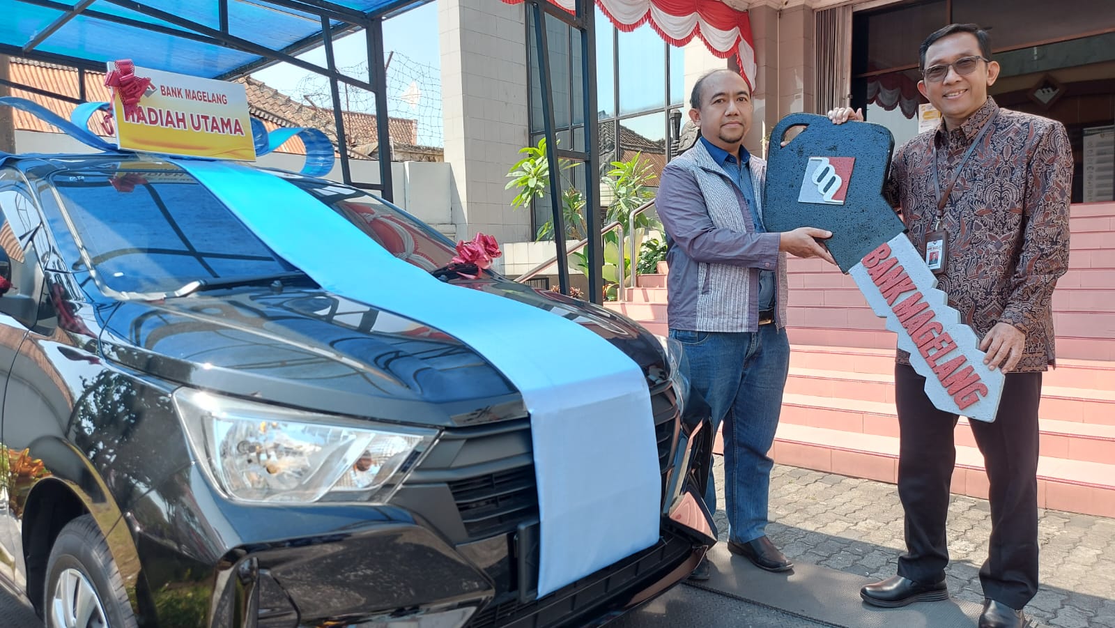 Bank Magelang Serahkan Hadiah Mobil ke Pemenang Undian Tabungan Periode Juli 2023