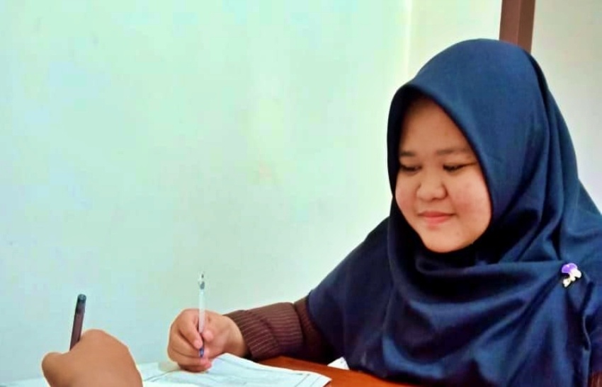 guru SMP Muhammadiyah Plus Sambak, Restina Ardhiyati, SPd. Guru mata pelajaran IPA ini menyabet juara I tingkat nasional