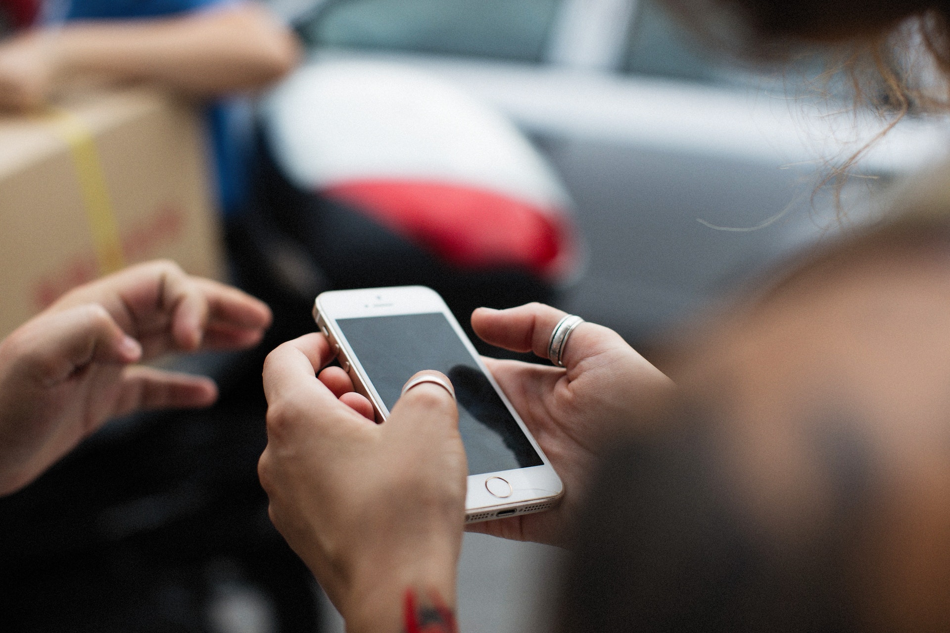 Jangan Asal, Ini 6 Cara Merawat Layar HP yang Baik