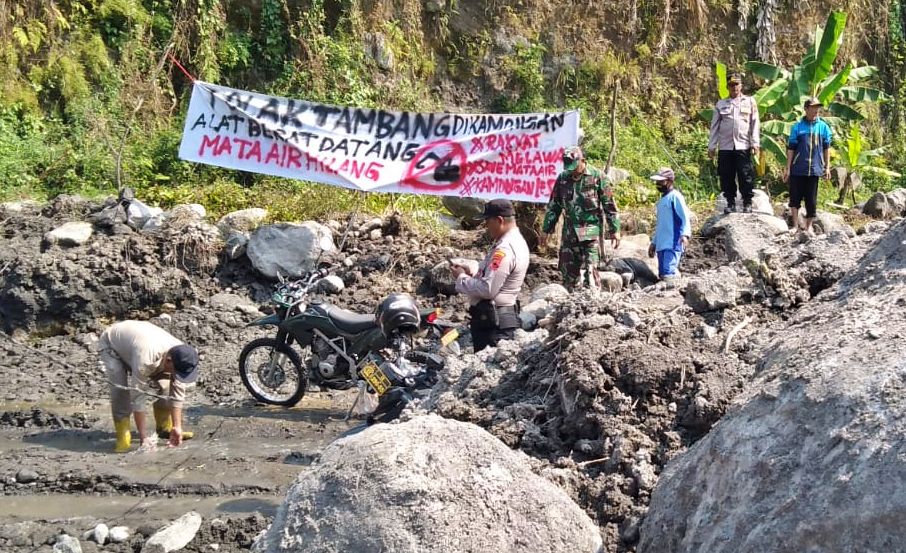 warga Kamongan Srumbung gelar aksi penolakan penambangan di sungai Bebeng