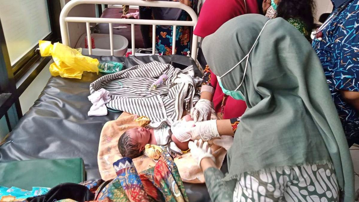 Bayi yang ditemukan dalam tas kresek di Semarang