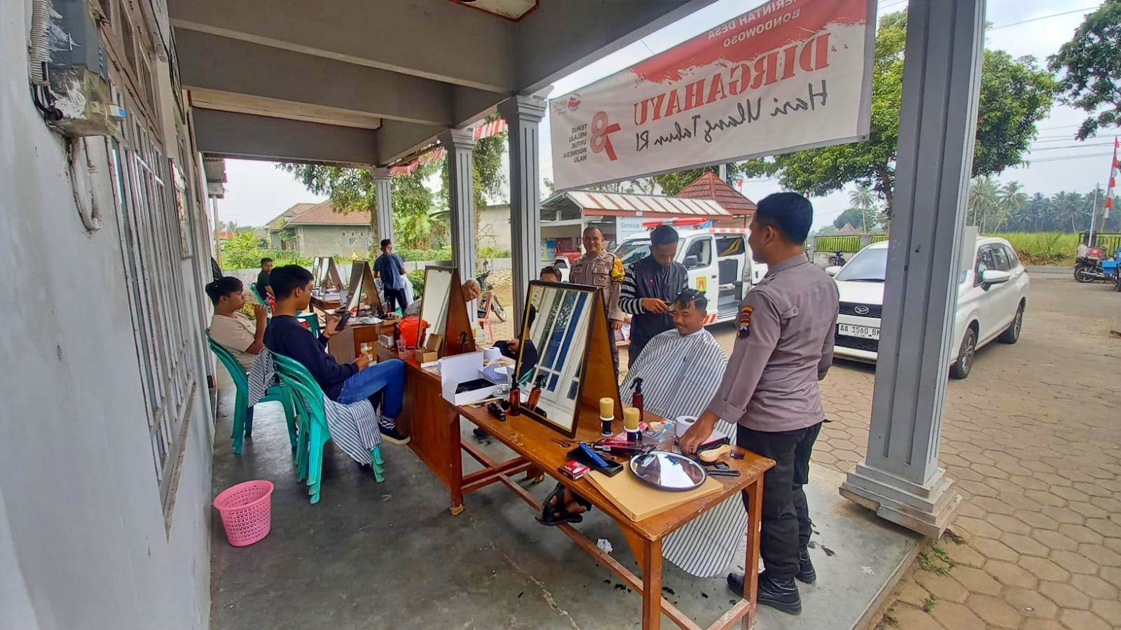 Bhabinkamtibmas Polsek Mertoyudan kunjungi pelatihan potong rambut