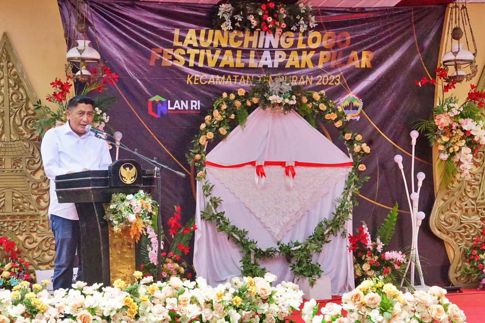 Bupati Magelang membuka Festival Lapak Pilar Kecamatan Tempuran