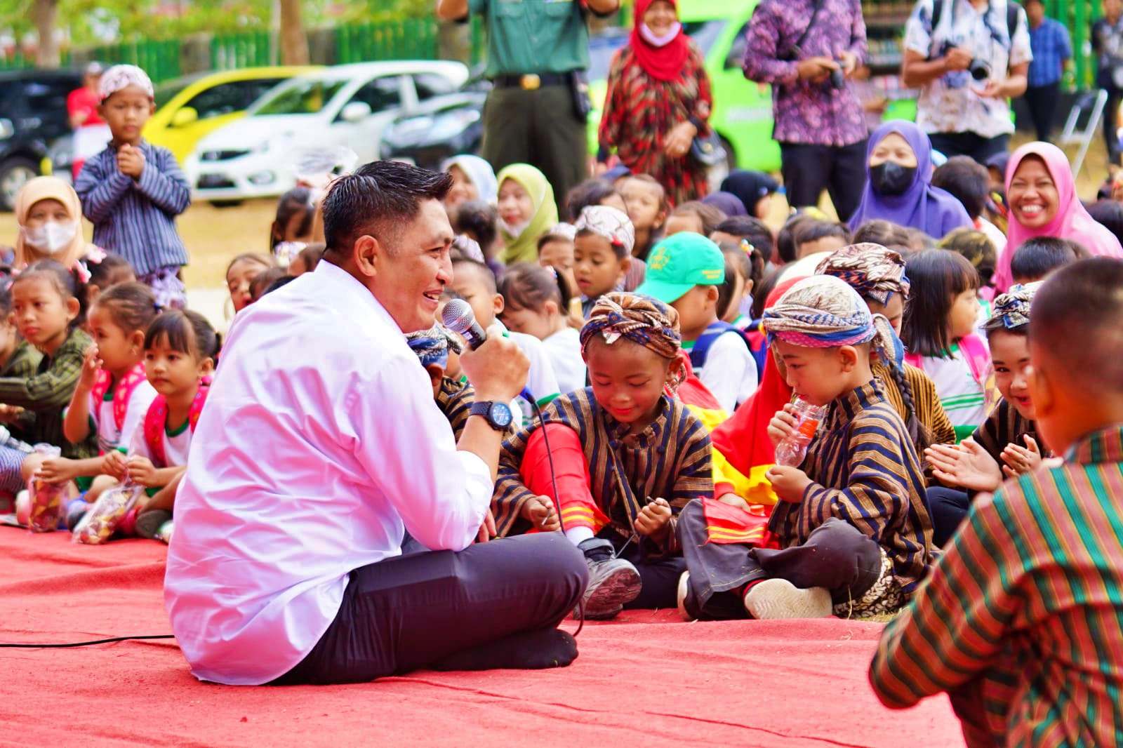 Bupati Magelang saat di acara Festival Dolanan Tradisional di SD Kartika XII-1 Magelang