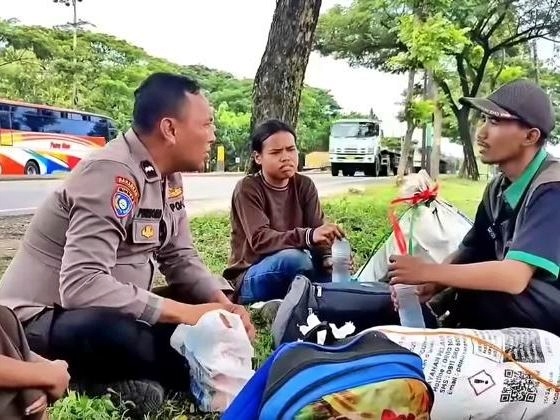 , Kecopetan di Kapal Keluarga Ini Pulang Kampung Jalan Kaki ke Magelang_foto tangkapan layar video youtube purnomo belajar baik