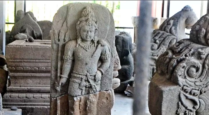 Patahan Patung Arca Dewa Siwa ditemukan di Borobudur setelah hilang 50 tahun lebih