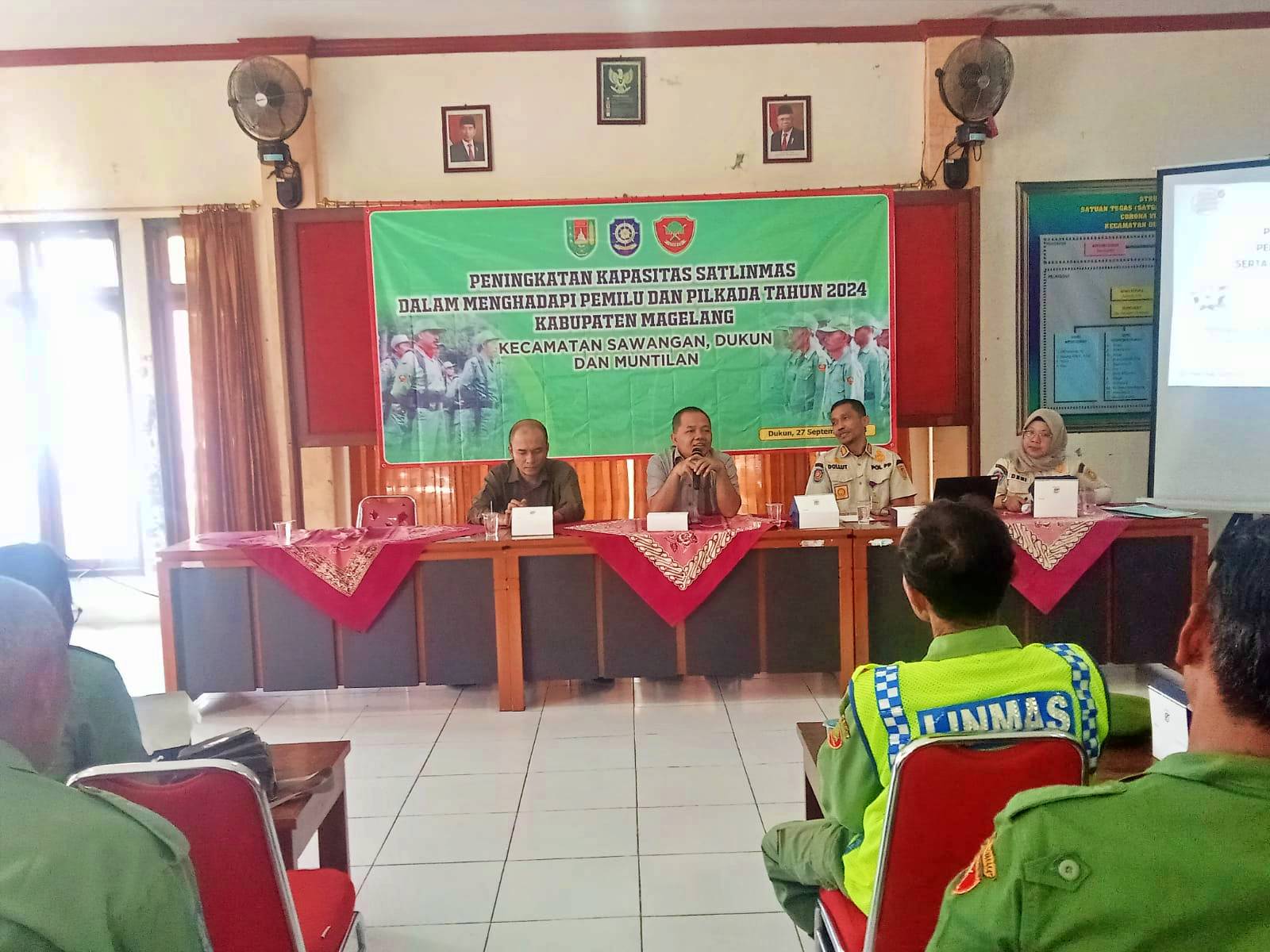 Peningkatkan kapasitas Linmas Desa hadapi Pemilu dan Pilkada 2024 di Kecamatan Dukun Kabupaten Magelang