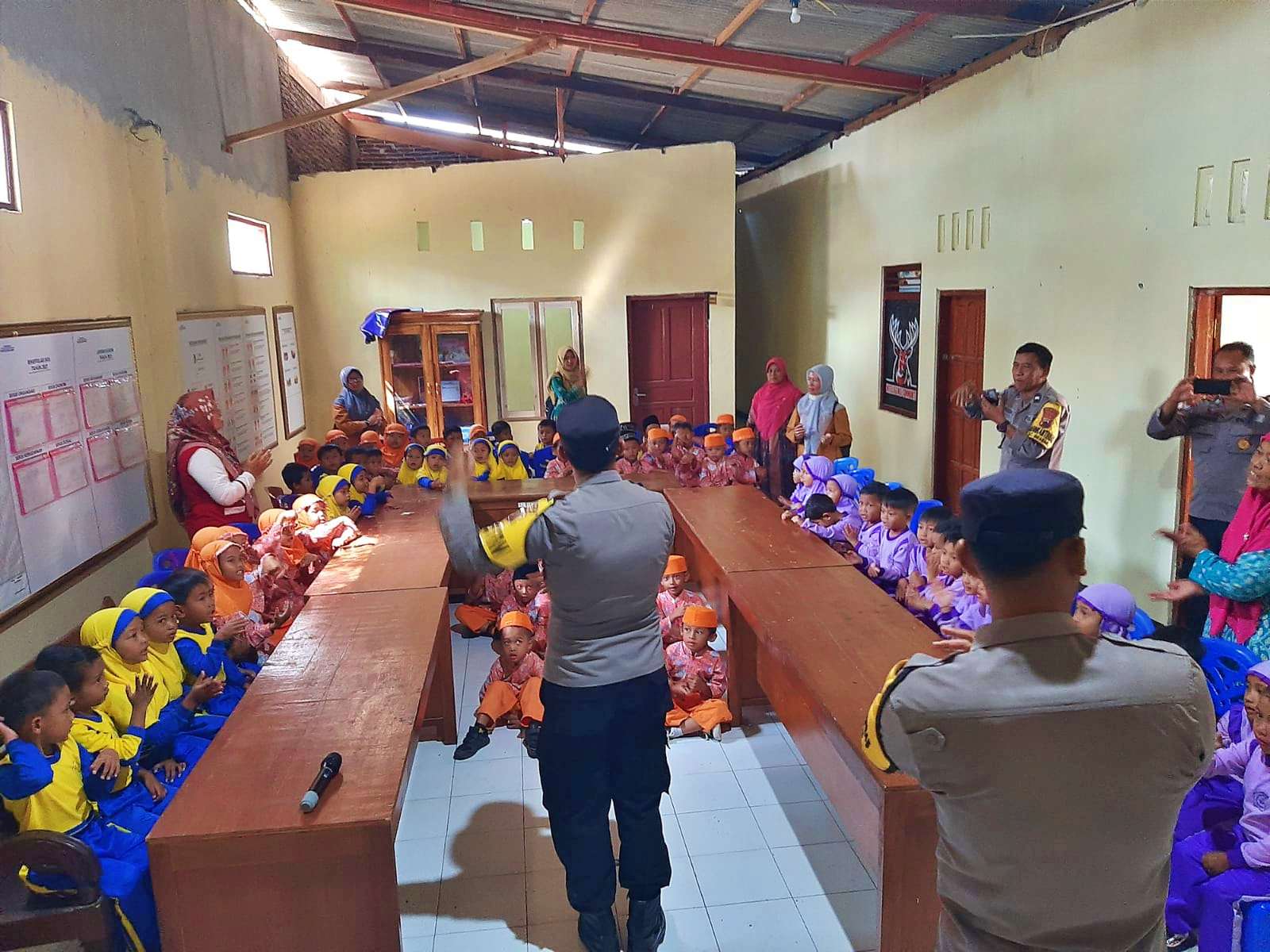 Puluhan Anak anak TK kunjungi Polsek Grabag Polresta Magelang