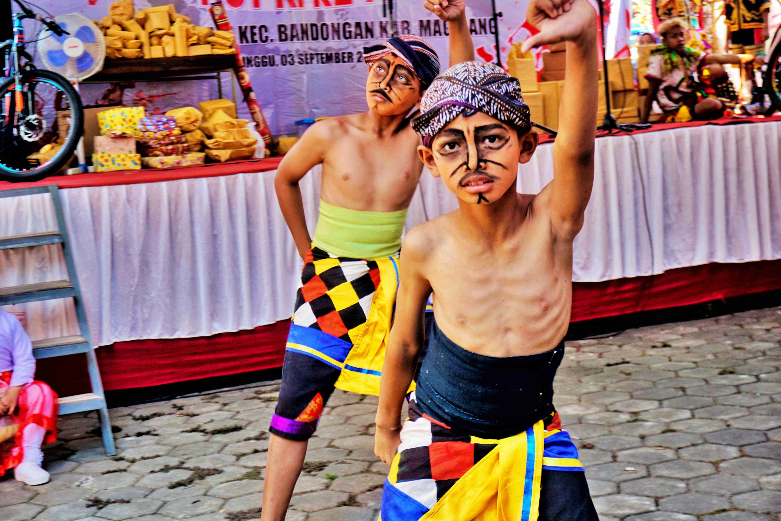 Salah satu kelompok kesenian bocah saat tampil di Merti Desa Sukosari Bandongan Magelang